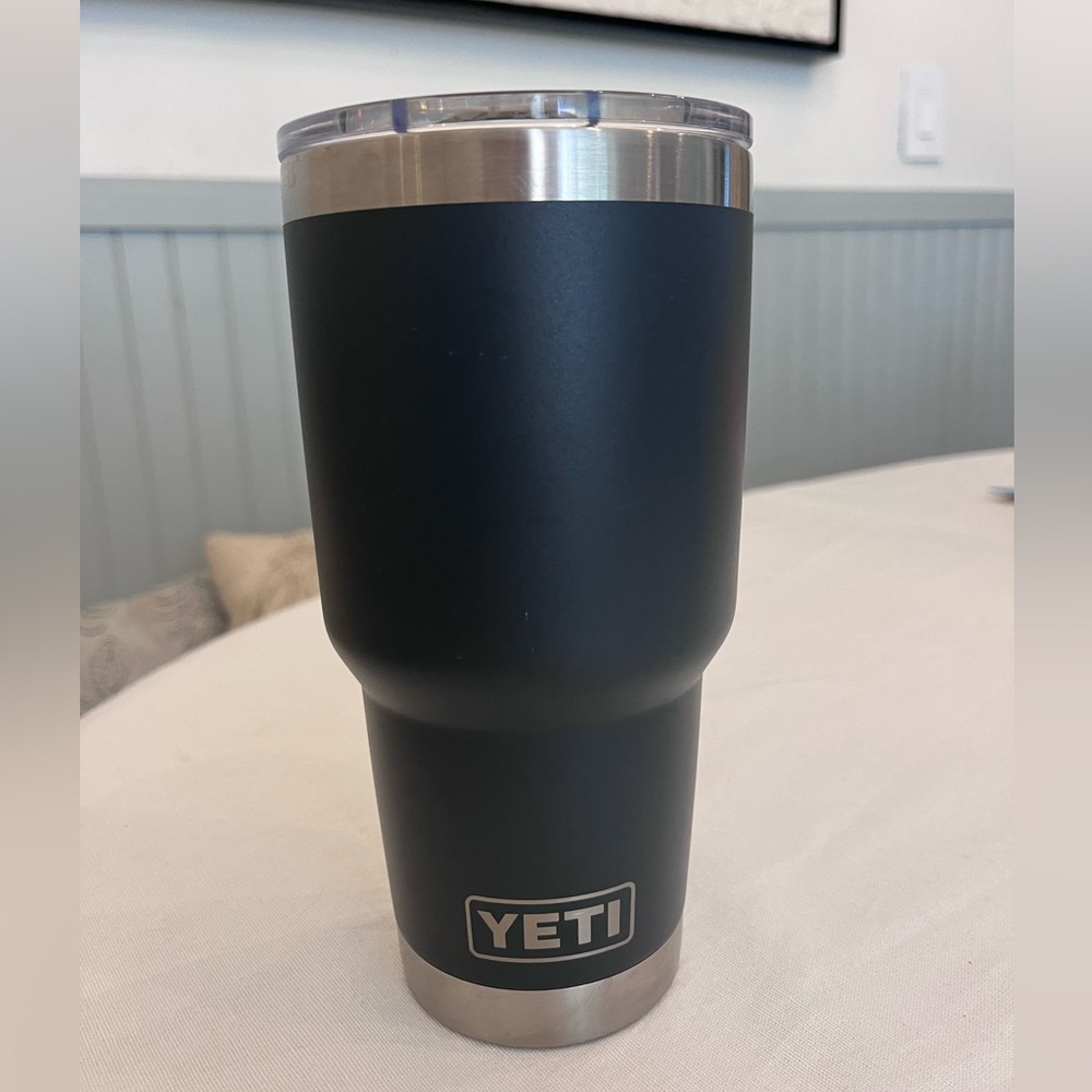YETI 30 oz Rambler Tumbler in Charcoal